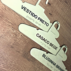 Cabide em Braille